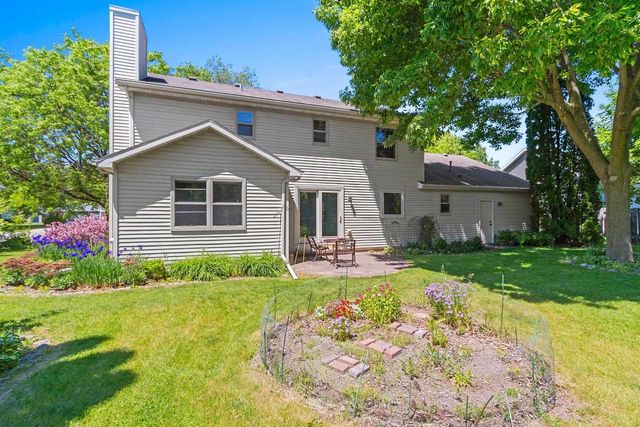 2055 LYNN DRIVE, Neenah, WI 54956