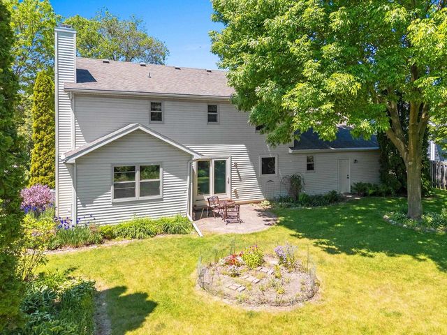 2055 LYNN DRIVE, Neenah, WI 54956