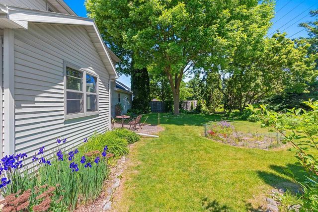 2055 LYNN DRIVE, Neenah, WI 54956