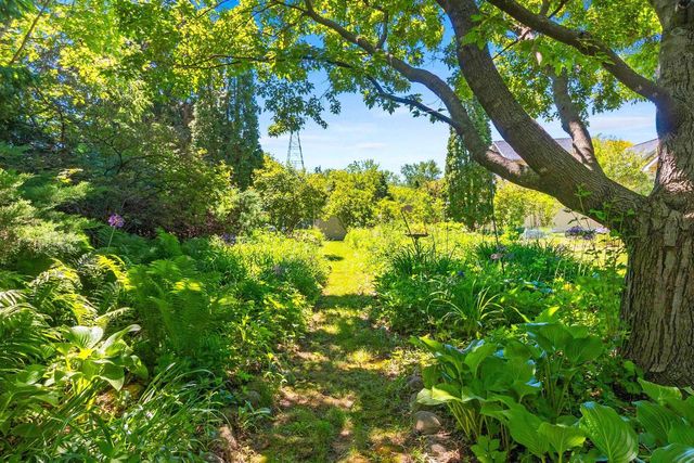 2055 LYNN DRIVE, Neenah, WI 54956