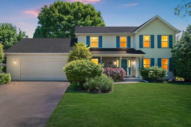2055 LYNN DRIVE, Neenah, WI 54956