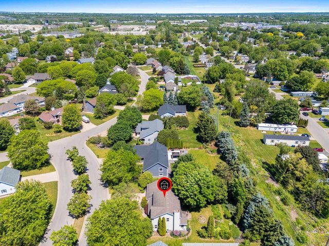 2055 LYNN DRIVE, Neenah, WI 54956