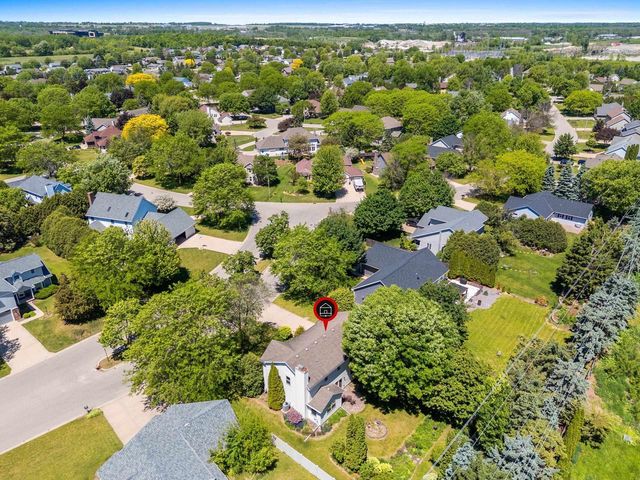 2055 LYNN DRIVE, Neenah, WI 54956