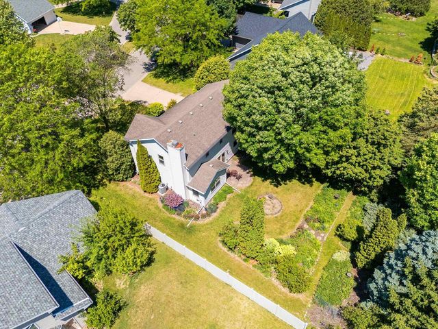 2055 LYNN DRIVE, Neenah, WI 54956