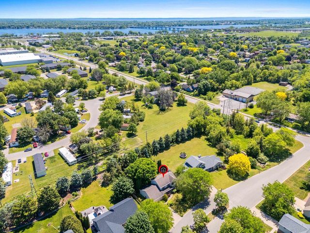 2055 LYNN DRIVE, Neenah, WI 54956