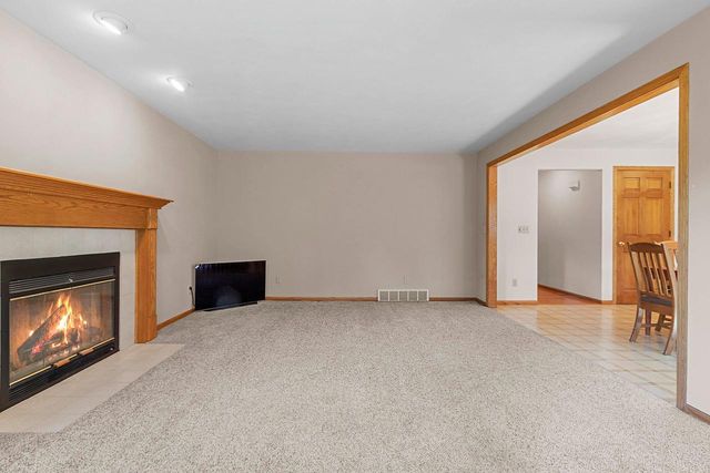 2055 LYNN DRIVE, Neenah, WI 54956