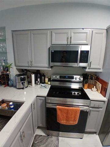 5099 NW 7th Street 303, Miami, FL 33126