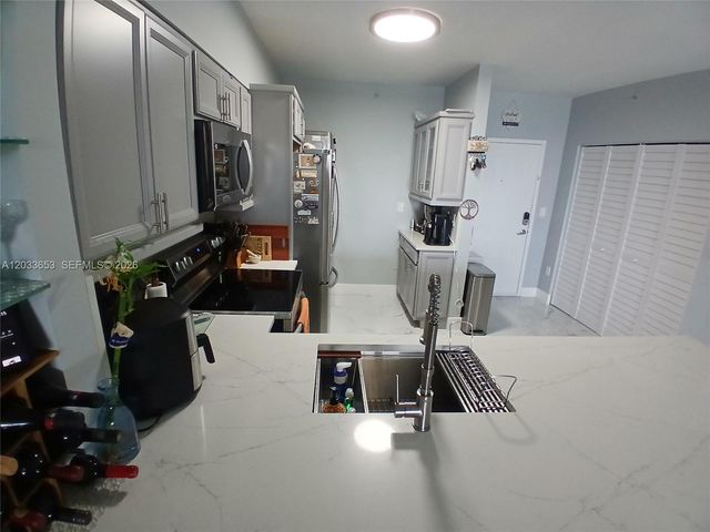 5099 NW 7th Street 303, Miami, FL 33126