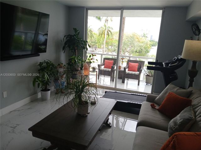 5099 NW 7th Street 303, Miami, FL 33126