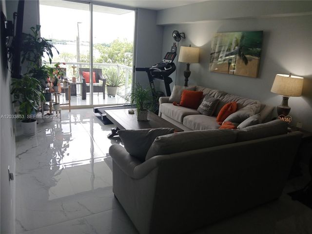 5099 NW 7th Street 303, Miami, FL 33126