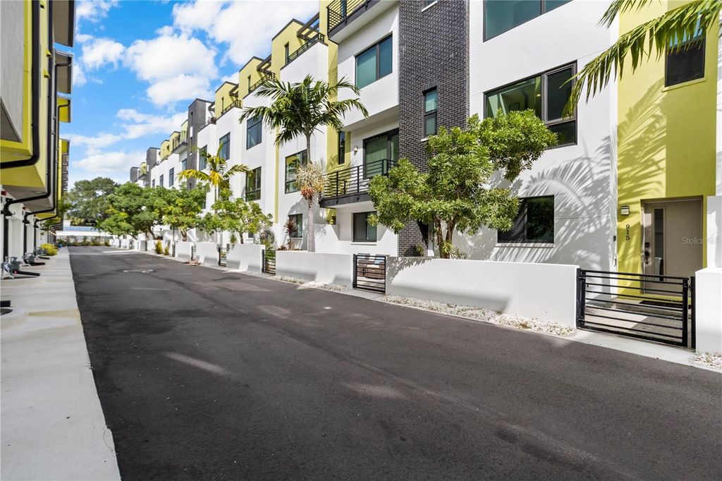 915 ARLINGTON AVENUE N, St Petersburg, FL 33705