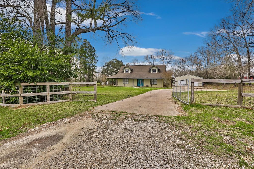 1305 County Road 2089, Liberty, TX 77575