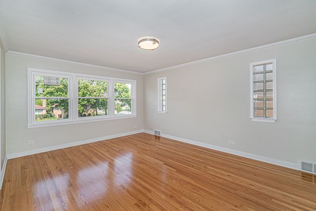 4207 Main Street 1, Skokie, IL 60076