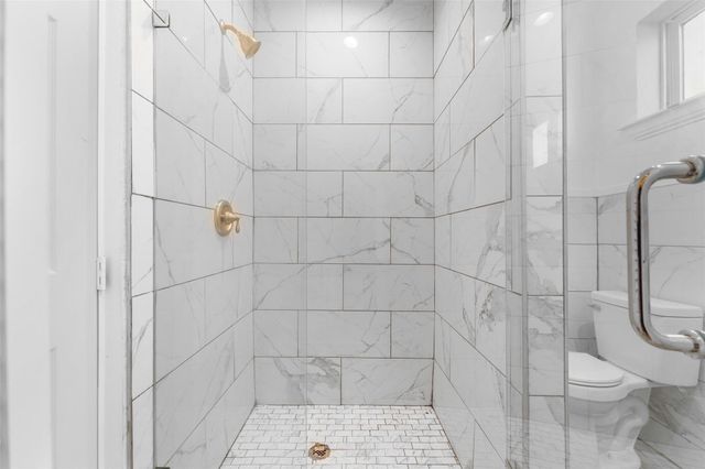 2211 E Ann Arbor Avenue, Dallas, TX 75216