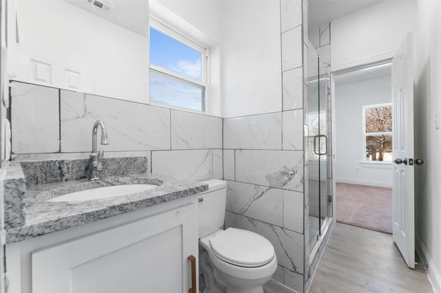 2211 E Ann Arbor Avenue, Dallas, TX 75216