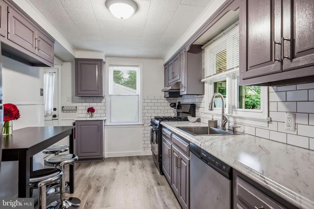6 WHITMAN AVE, Cherry Hill, NJ 08002