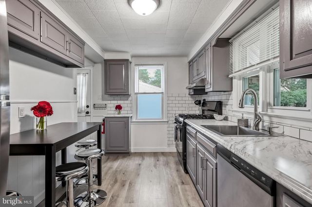 6 WHITMAN AVE, Cherry Hill, NJ 08002