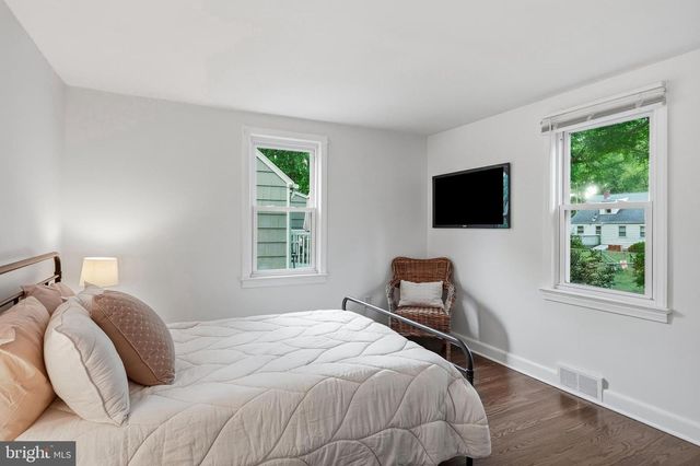 6 WHITMAN AVE, Cherry Hill, NJ 08002
