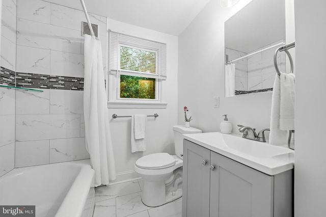 6 WHITMAN AVE, Cherry Hill, NJ 08002