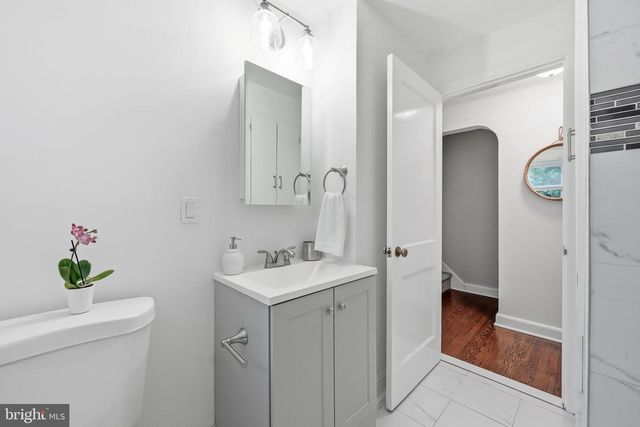 6 WHITMAN AVE, Cherry Hill, NJ 08002