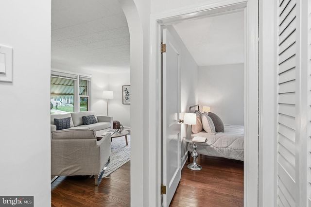 6 WHITMAN AVE, Cherry Hill, NJ 08002