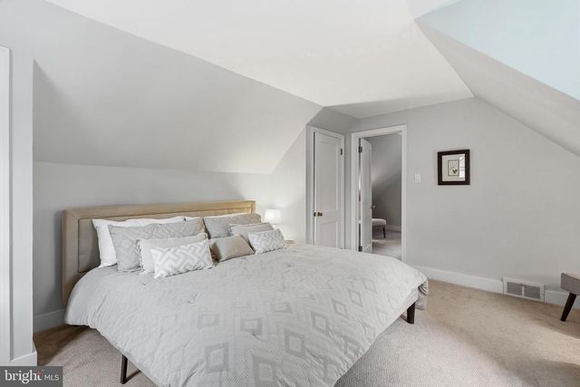 6 WHITMAN AVE, Cherry Hill, NJ 08002