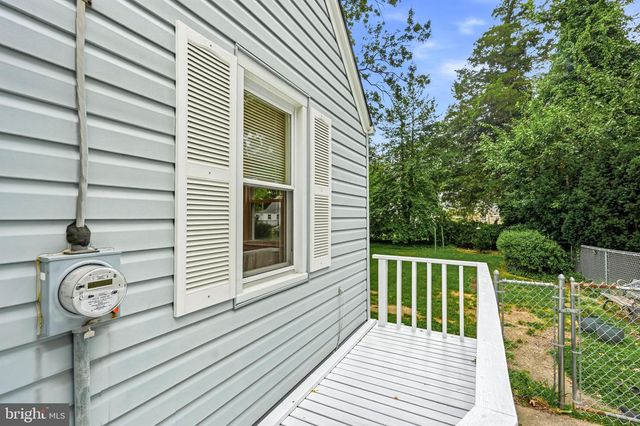 6 WHITMAN AVE, Cherry Hill, NJ 08002