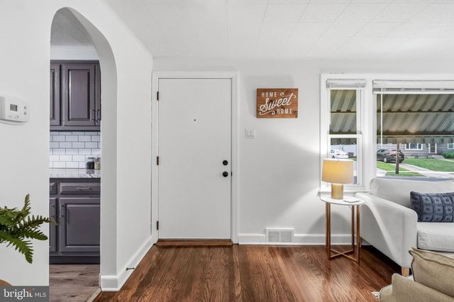 6 WHITMAN AVE, Cherry Hill, NJ 08002