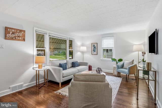 6 WHITMAN AVE, Cherry Hill, NJ 08002