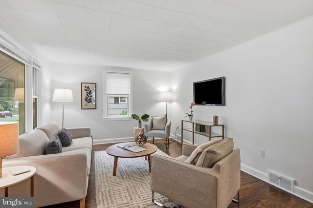 6 WHITMAN AVE, Cherry Hill, NJ 08002