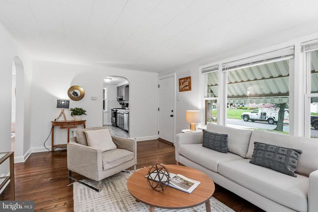 6 WHITMAN AVE, Cherry Hill, NJ 08002