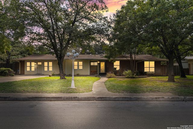 118 William Classen, San Antonio, TX 78232