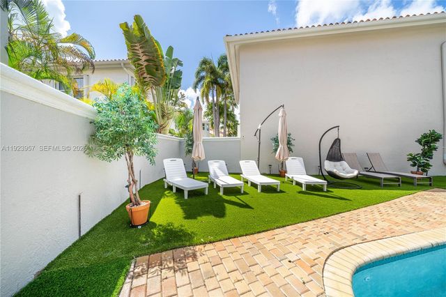 1547 Mariner Way, Hollywood, FL 33019