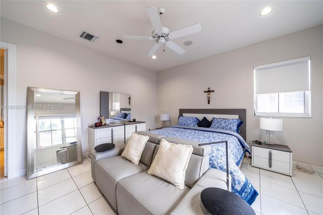 1547 Mariner Way, Hollywood, FL 33019