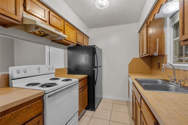 2716 2nd Avenue N, Texas City, TX 77590