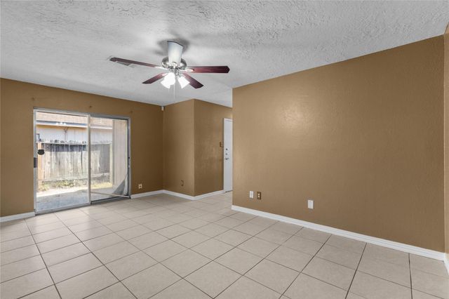 2716 2nd Avenue N, Texas City, TX 77590