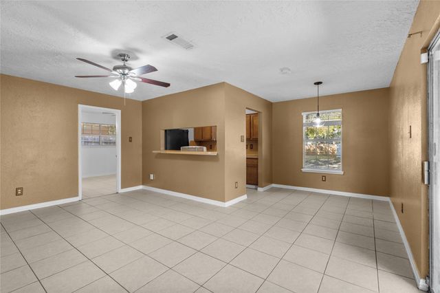 2716 2nd Avenue N, Texas City, TX 77590