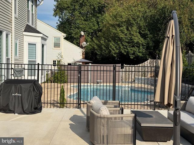 1453 POWELLS TAVERN PL, Herndon, VA 20170