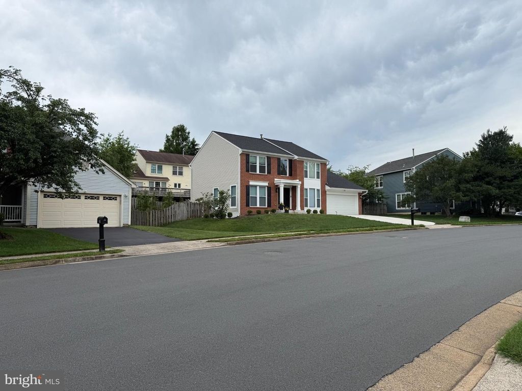 1453 POWELLS TAVERN PL, Herndon, VA 20170
