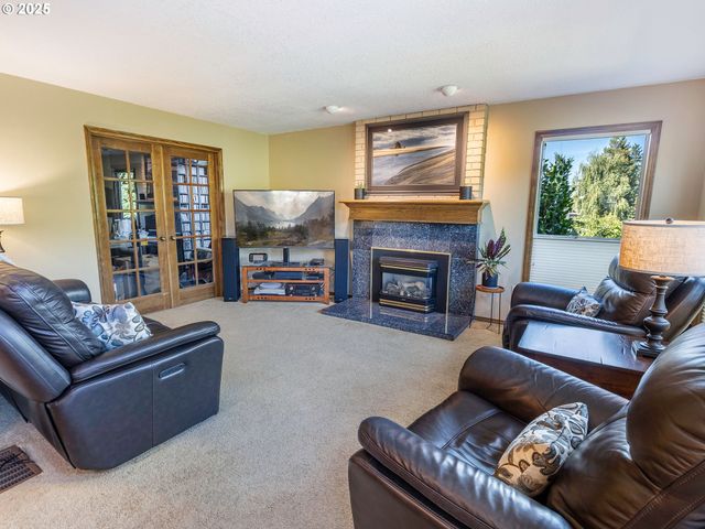 4050 SERANGO Ct, West Linn, OR 97068