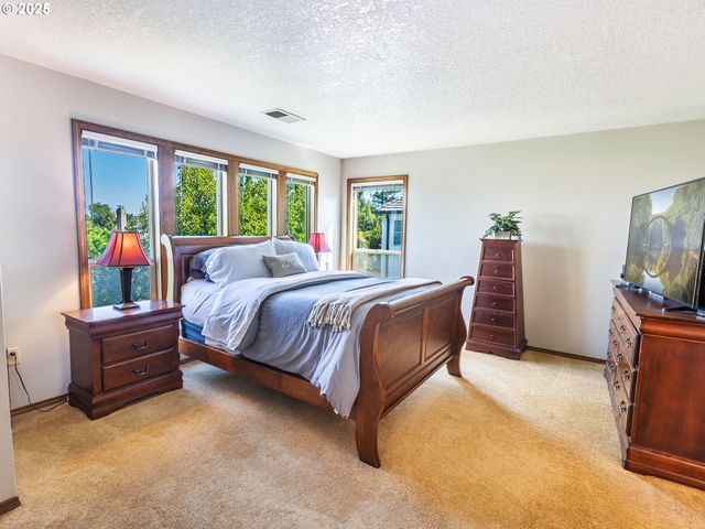 4050 SERANGO Ct, West Linn, OR 97068