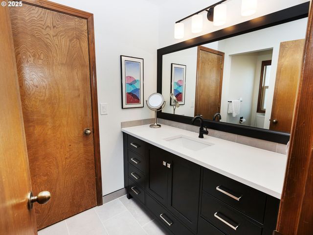 4050 SERANGO Ct, West Linn, OR 97068