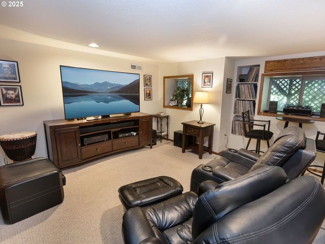 4050 SERANGO Ct, West Linn, OR 97068