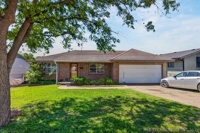 129 Fleetwood Place, Bartlesville, OK 74006