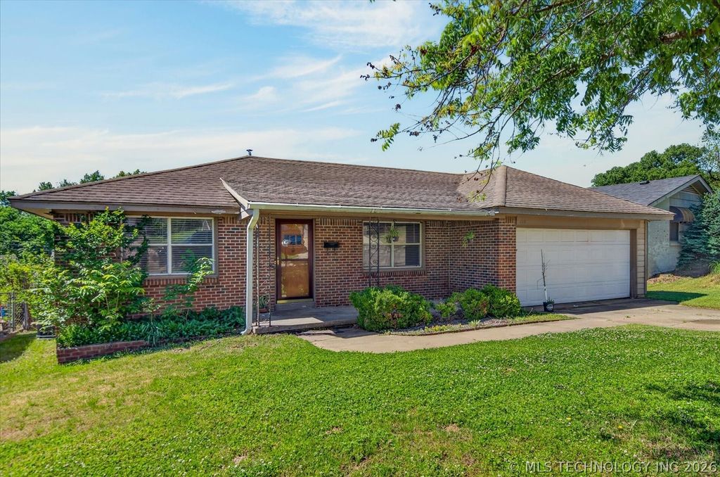 129 Fleetwood Place, Bartlesville, OK 74006