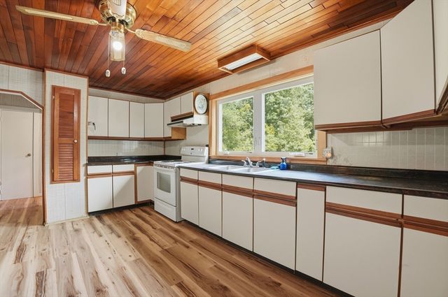 61 Flagg Swamp Rd, Freetown, MA 02717