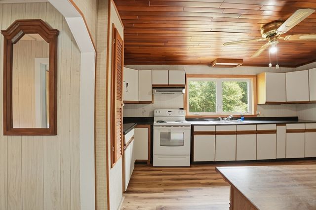 61 Flagg Swamp Rd, Freetown, MA 02717