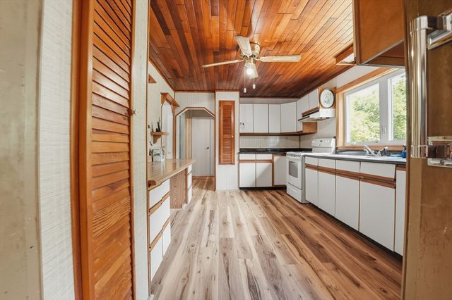61 Flagg Swamp Rd, Freetown, MA 02717