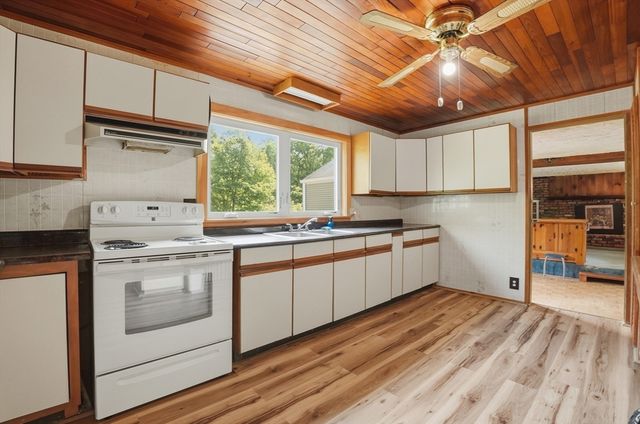 61 Flagg Swamp Rd, Freetown, MA 02717