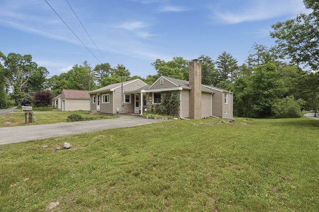 61 Flagg Swamp Rd, Freetown, MA 02717
